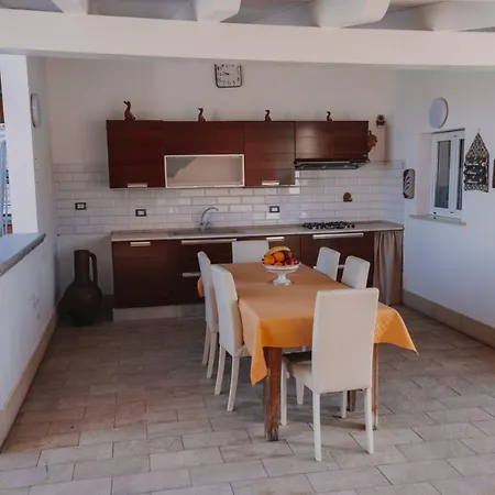 House Of The Three Lands * טראביה