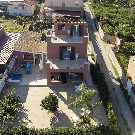 House Of The Three Lands